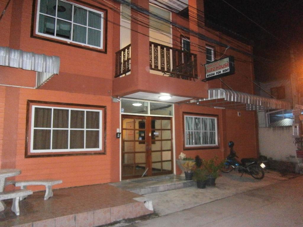 Aura House Hotel Pattaya Exterior photo