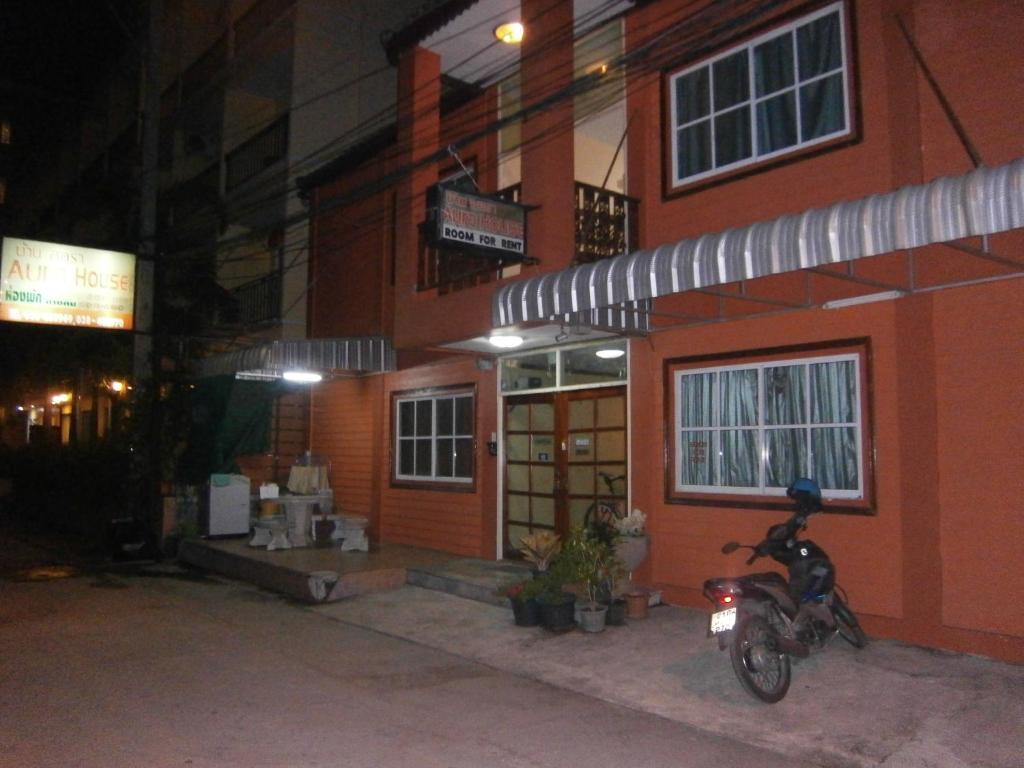 Aura House Hotel Pattaya Exterior photo
