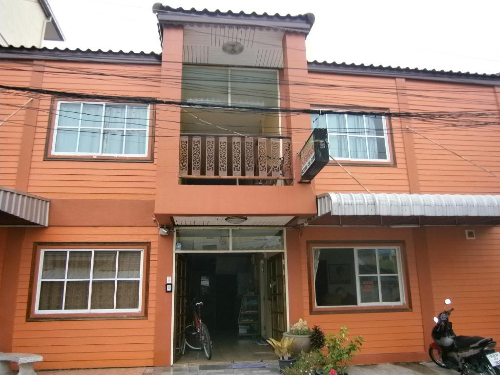 Aura House Hotel Pattaya Exterior photo